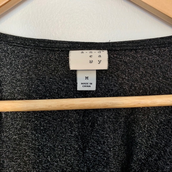 Black glittery cross over v-neck top - Picture 4 of 6